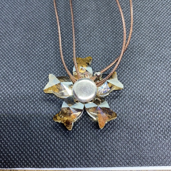 Stunning Crystal Flower Necklace - Picture 9 of 9